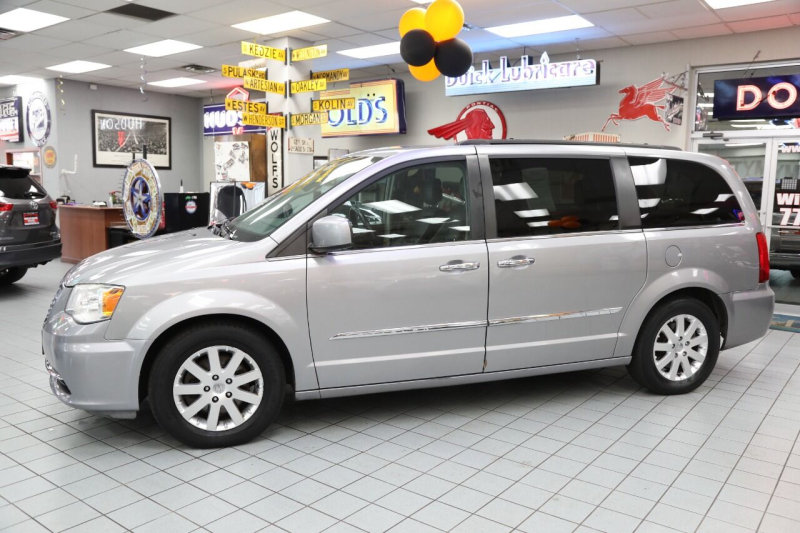 Chrysler Town and Country 2016 price $11,895