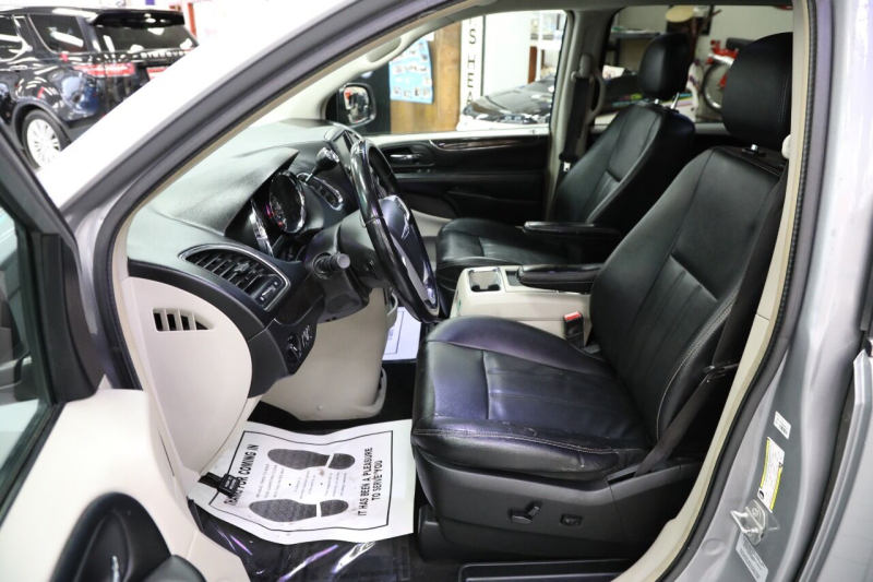 Chrysler Town and Country 2015 price $10,850