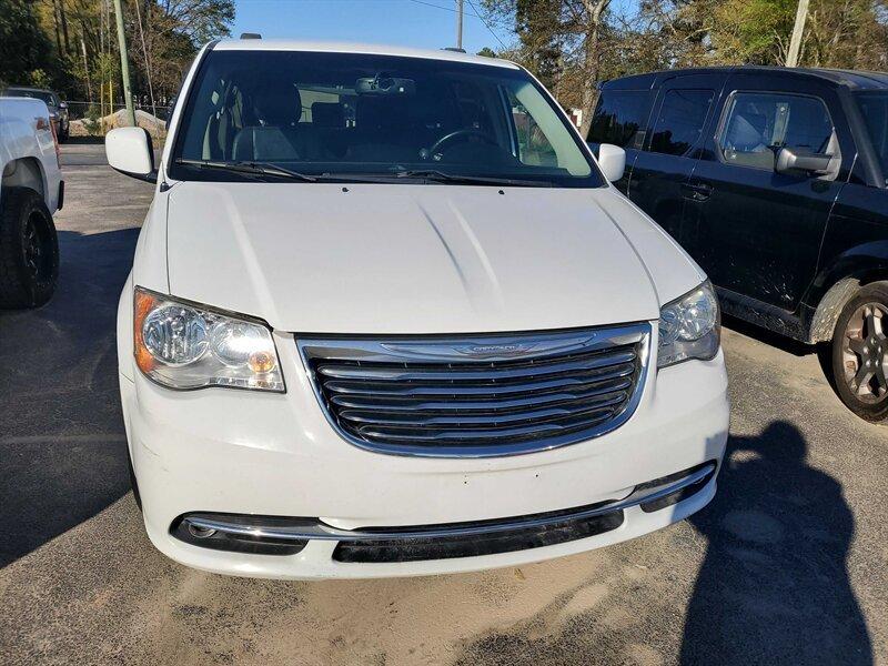 Chrysler Town & Country 2016 price $9,750
