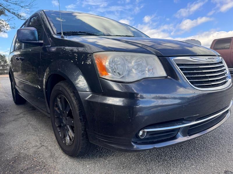 Chrysler Town and Country 2014 price $5,995