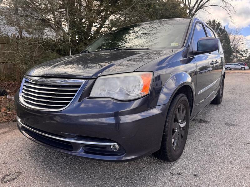 Chrysler Town and Country 2014 price $5,995