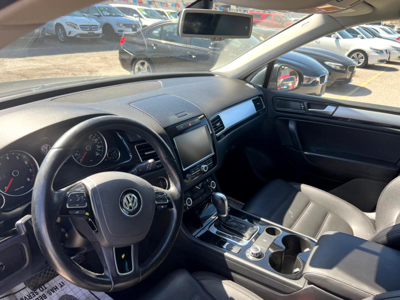 Volkswagen Touareg 2012 price $10,995