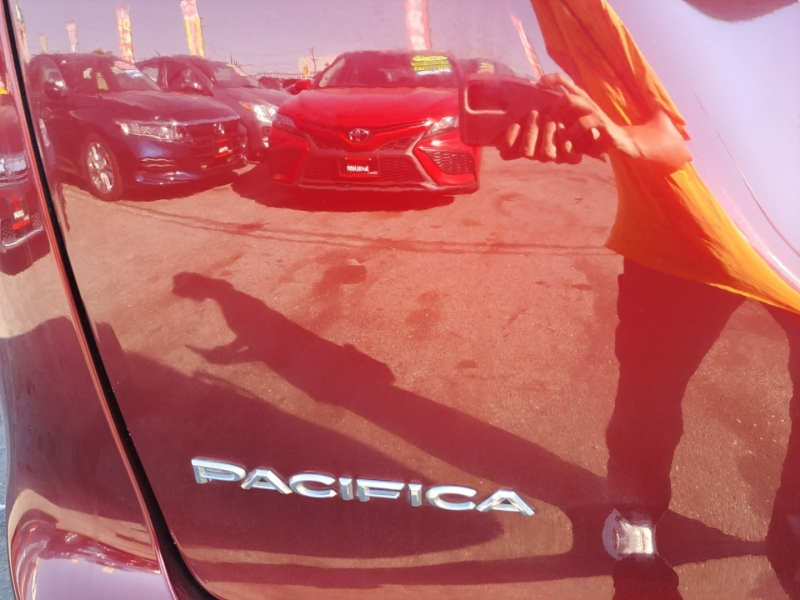 Chrysler Pacifica 2018 price $21,999