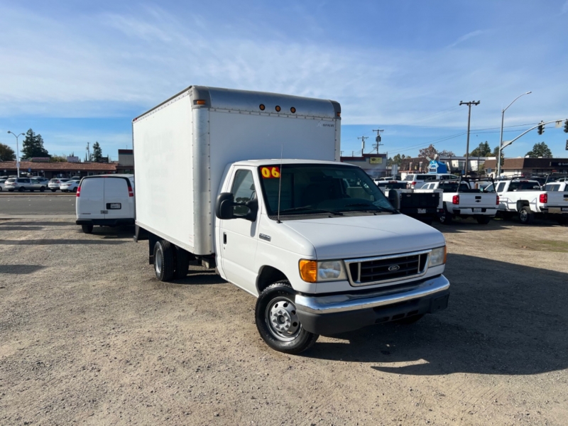 Ford Econoline Commercial Cutaway 2006 price $13,499