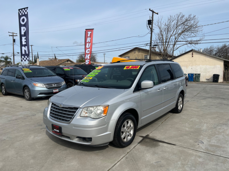 Chrysler Town & Country 2009 price $6,999