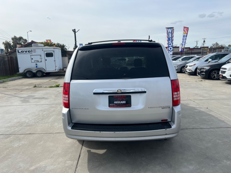 Chrysler Town & Country 2009 price $6,999