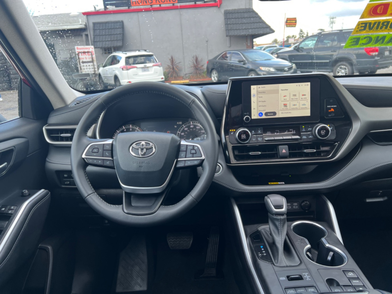 Toyota Highlander 2023 price $42,999