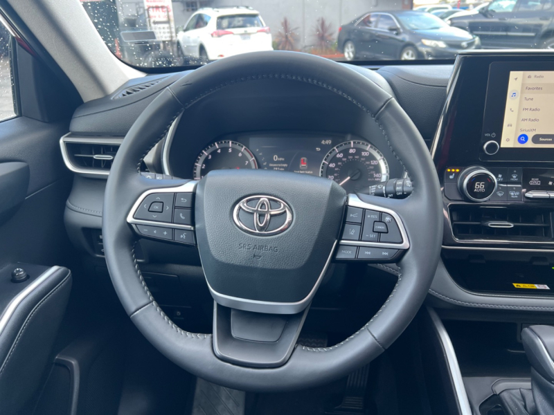 Toyota Highlander 2023 price $42,999