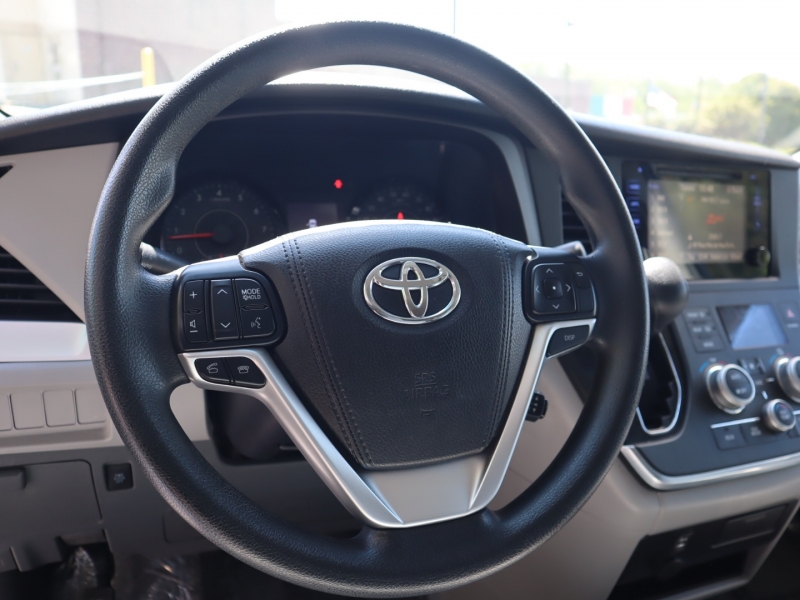 Toyota Sienna 2016 price $4,500