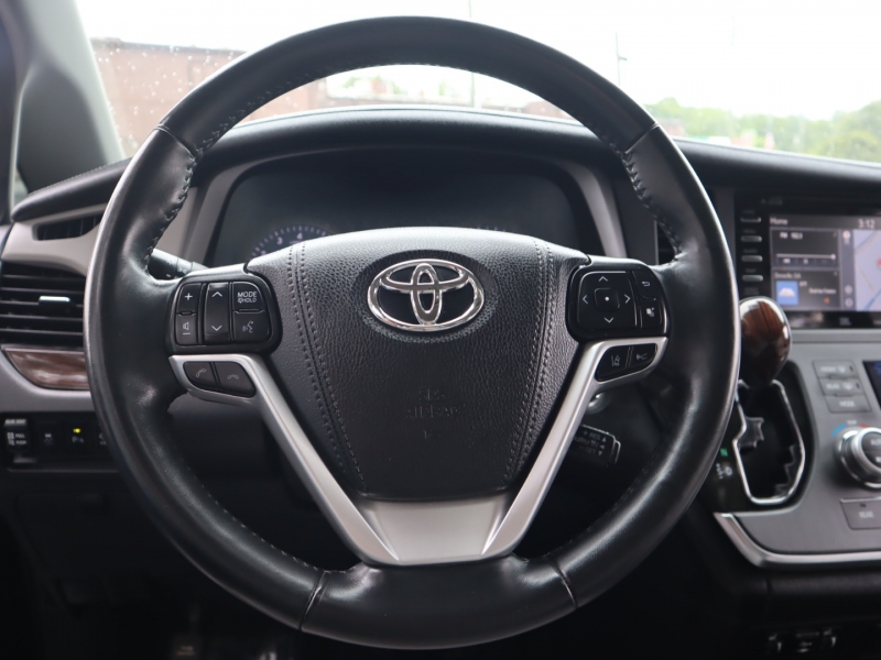 Toyota Sienna 2019 price $7,000