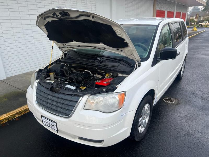 Chrysler Town and Country 2008 price $3,495
