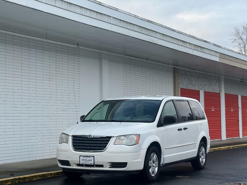 Chrysler Town and Country 2008 price $3,495