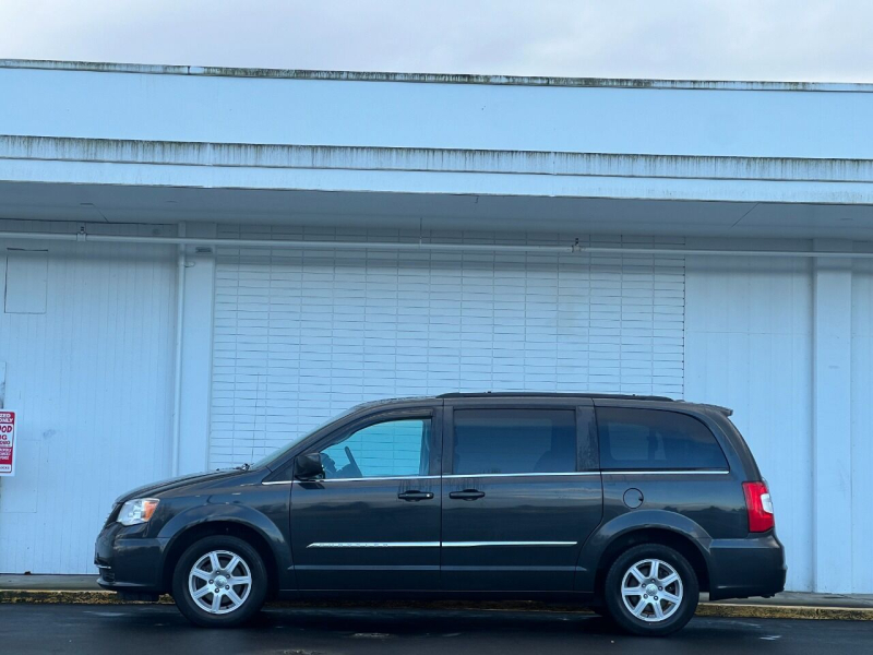 Chrysler Town and Country 2012 price $6,495