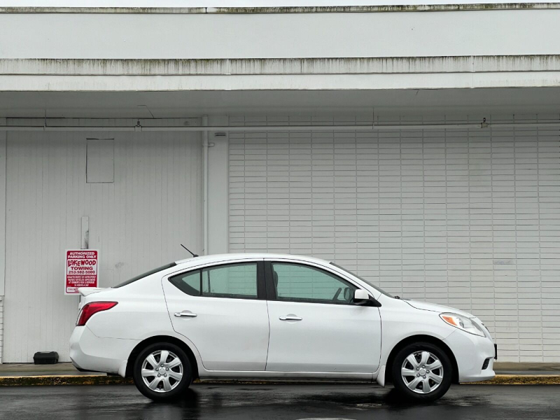 Nissan Versa 2013 price $4,495