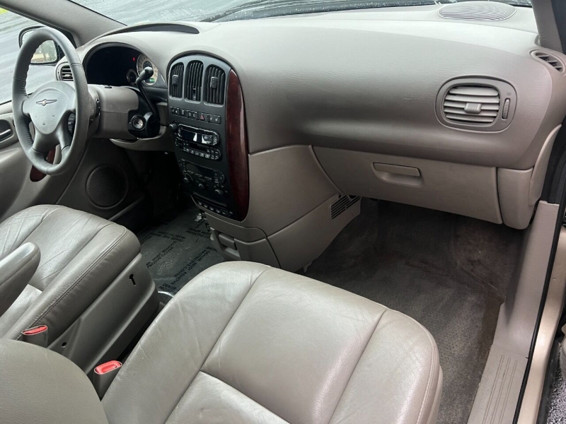 Chrysler Town and Country 2002 price $2,895