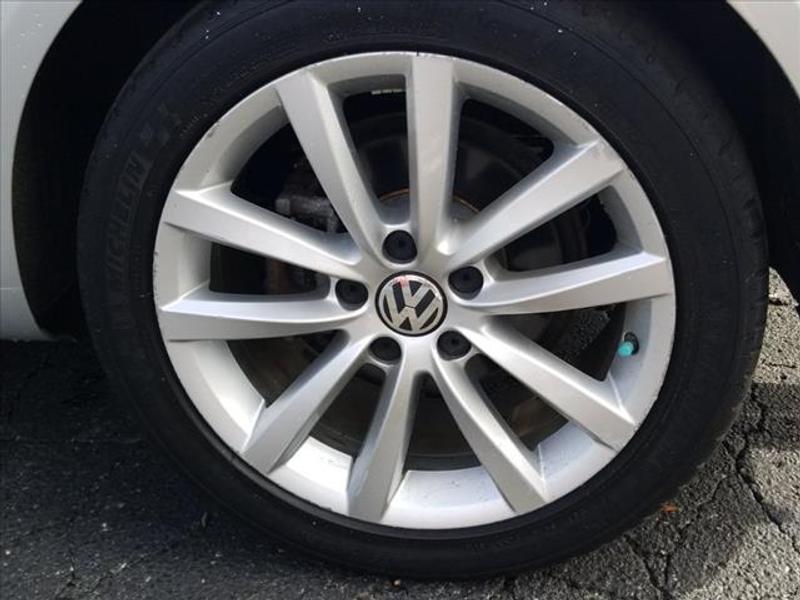 Volkswagen Eos 2012 price $10,444