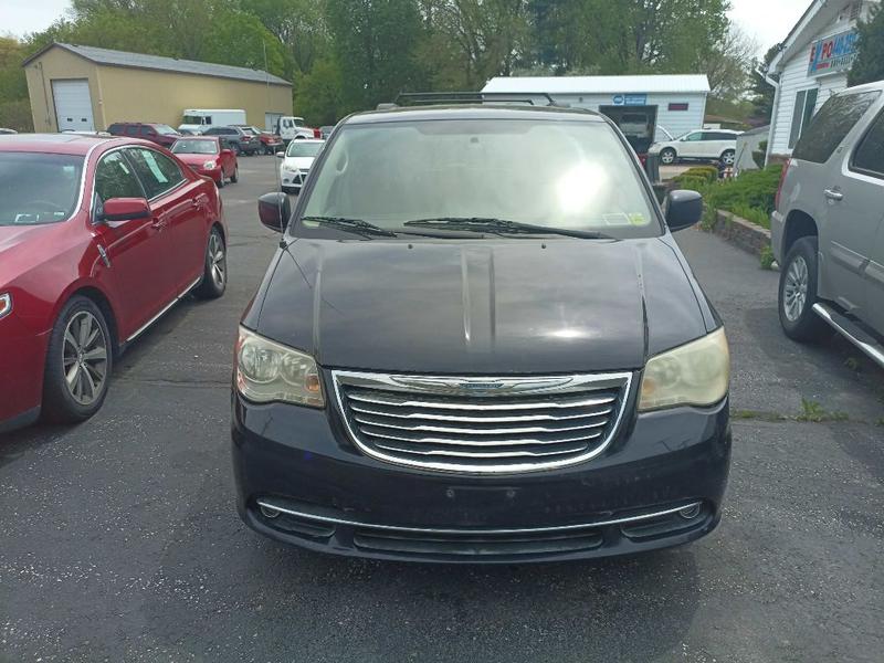 CHRYSLER TOWN & COUNTRY 2011 price $6,900