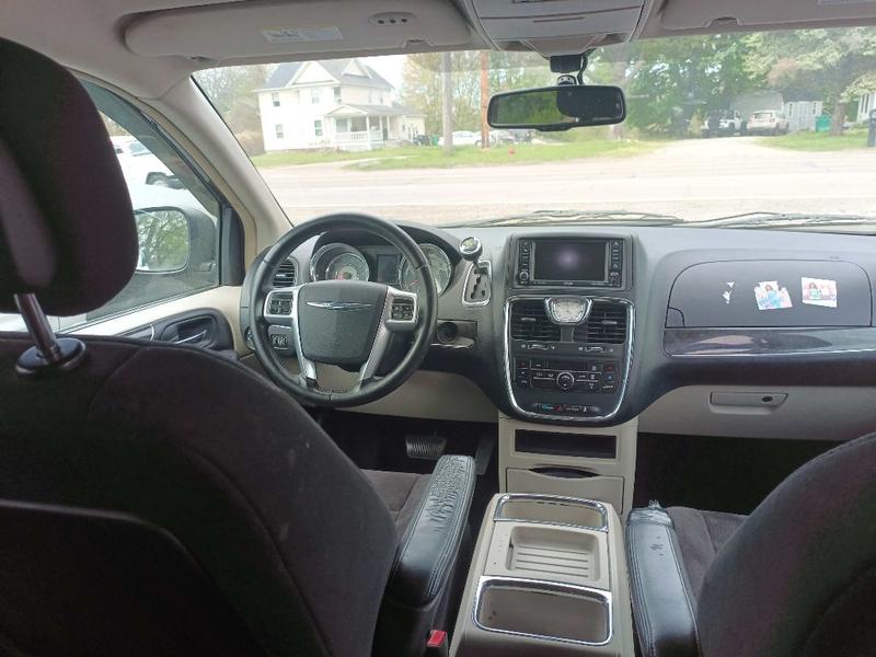 CHRYSLER TOWN & COUNTRY 2011 price $6,900