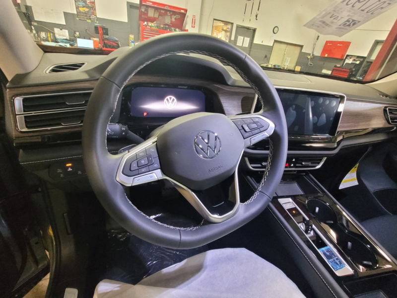 Volkswagen Atlas 2024 price $60,040