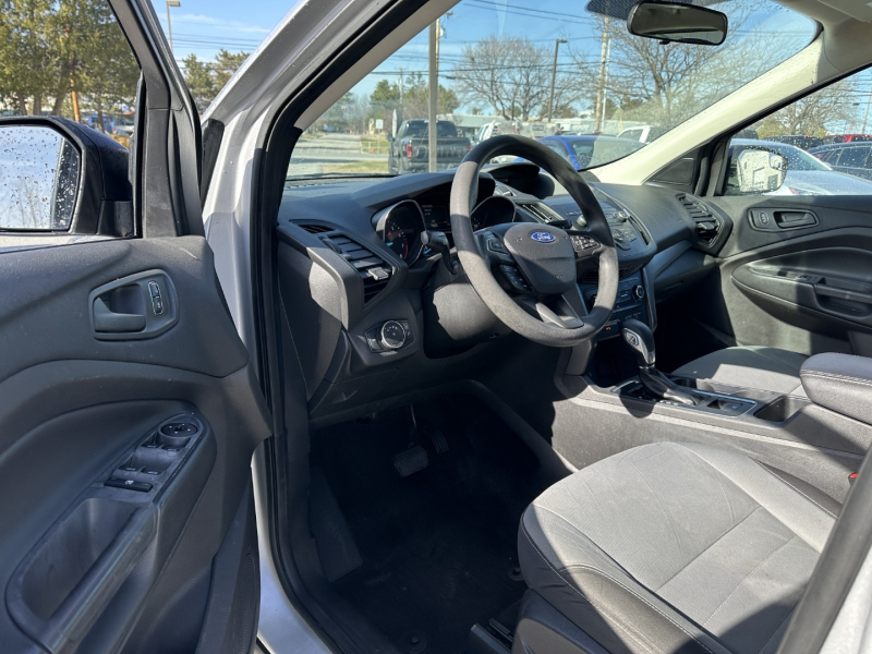 Ford Escape 2019 price $10,795
