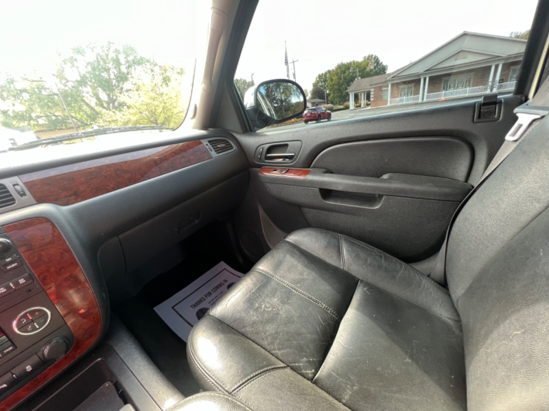Chevrolet Suburban 2013 price $10,995
