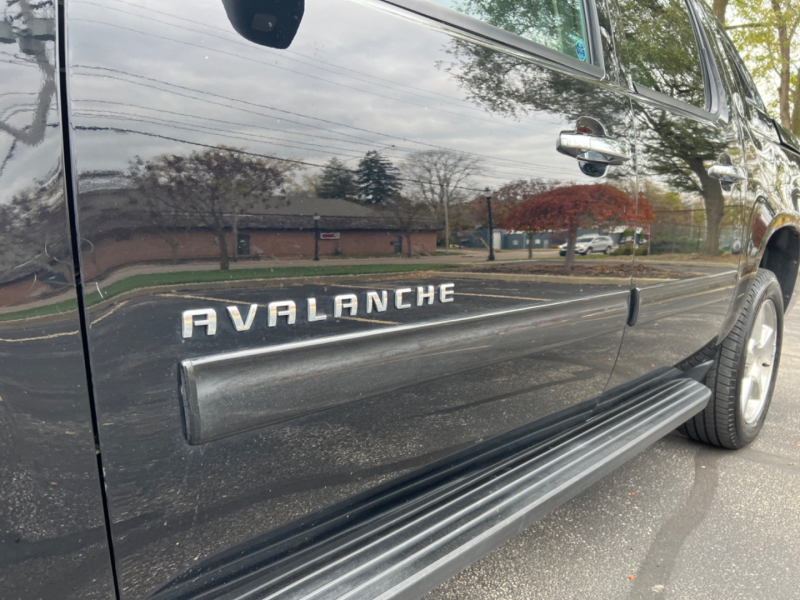 Chevrolet Avalanche 2013 price $16,995