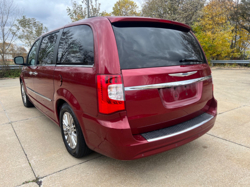 Chrysler Town & Country 2011 price SOLD