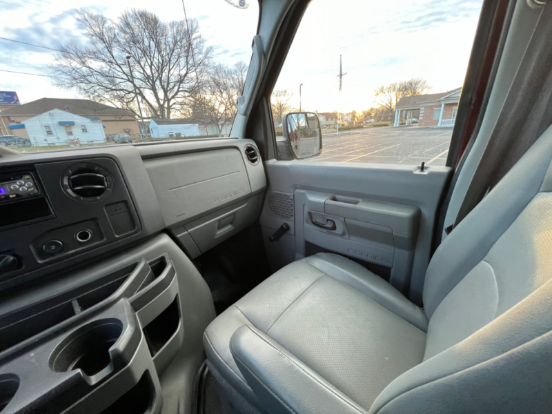 Ford Econoline Wagon 2011 price $10,995