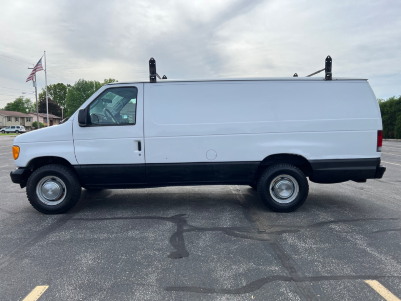 Ford Econoline Cargo Van 2005 price $7,995