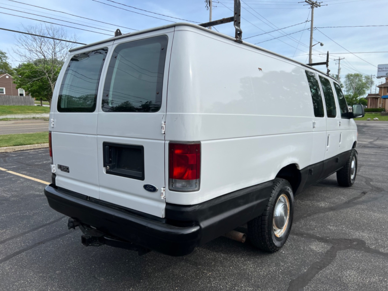 Ford Econoline Cargo Van 2005 price $8,495