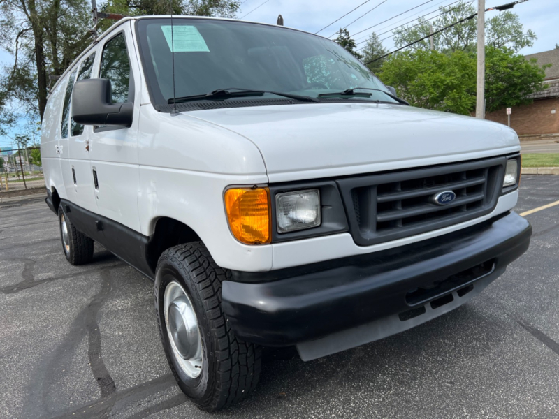 Ford Econoline Cargo Van 2005 price $8,495