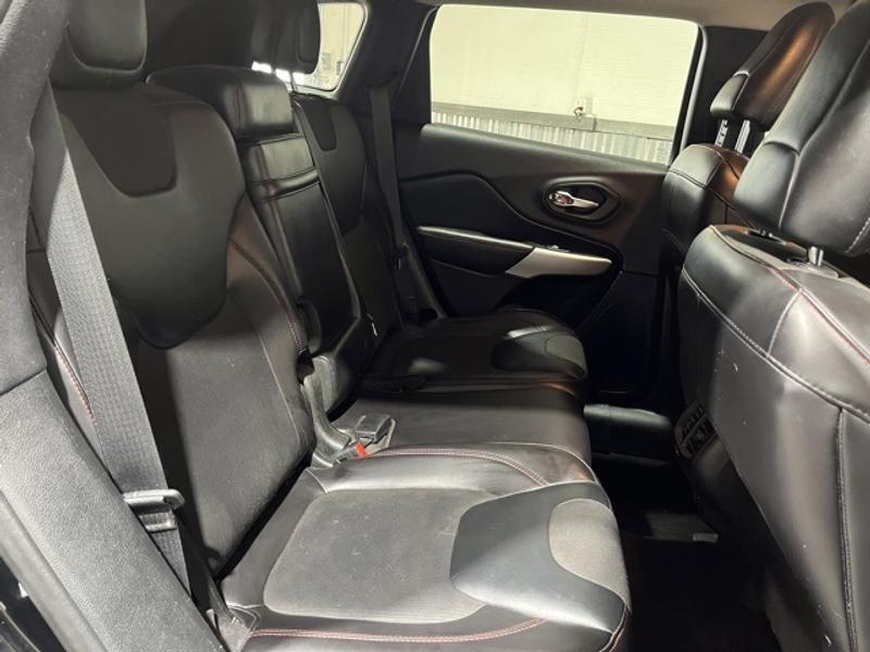Jeep Cherokee 2018 price $15,988