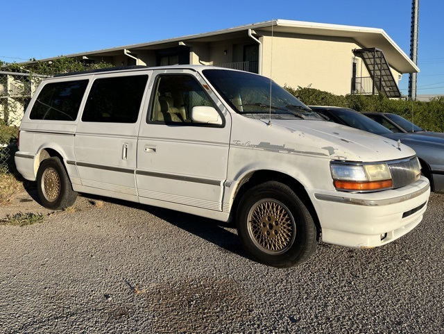 Chrysler Town & Country 1992 price $1,988
