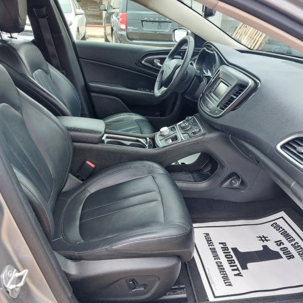 Chrysler 200 2015 price $9,899 Cash