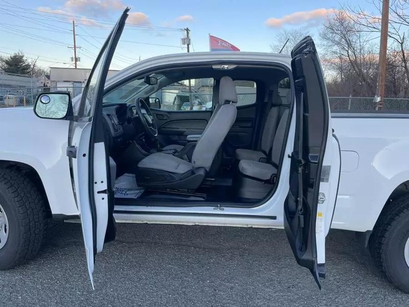 Chevrolet Colorado 2019 price $13,990