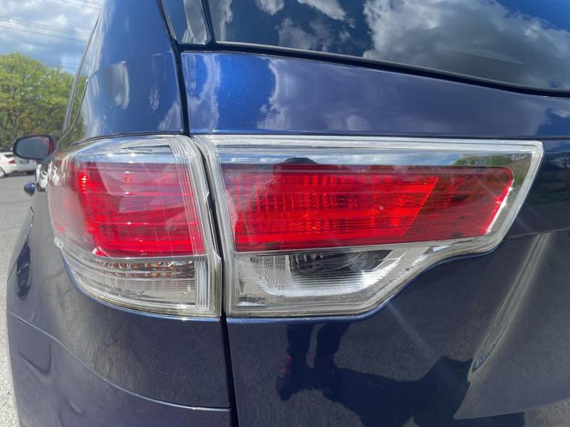 Toyota Highlander 2015 price $16,490