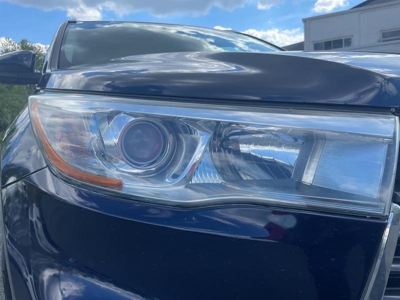 Toyota Highlander 2015 price $16,490