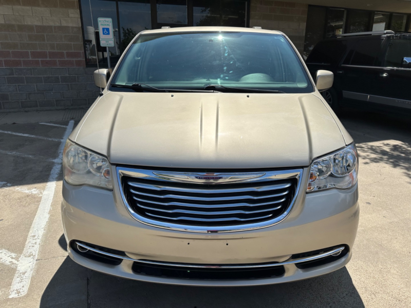 Chrysler Town & Country 2014 price $5,999