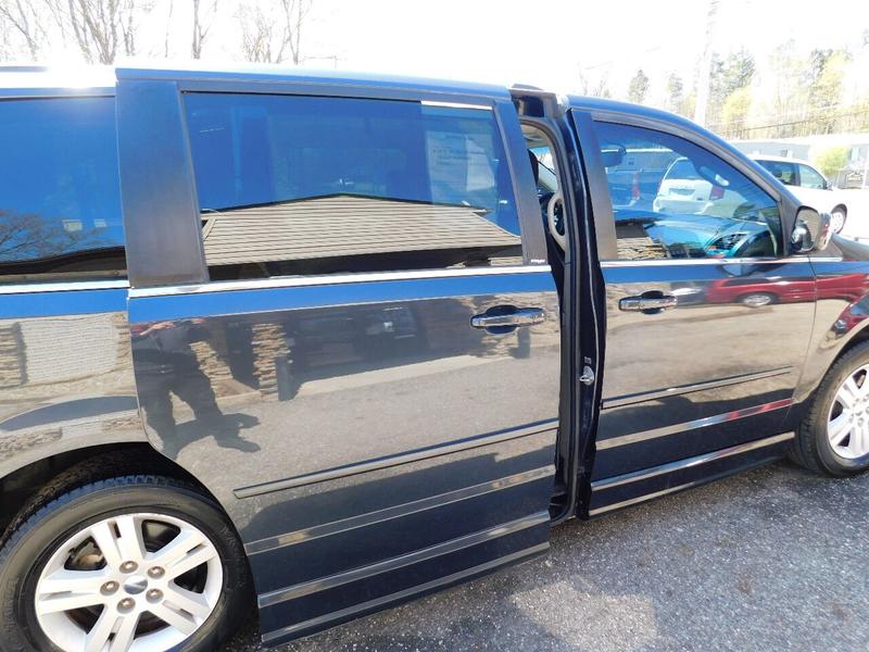 Dodge Grand Caravan 2013 price $17,990