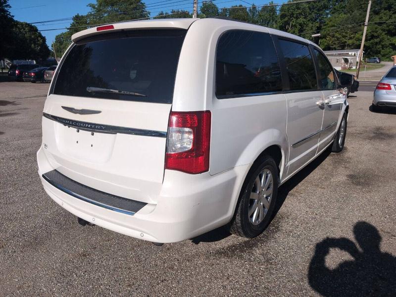 Chrysler Town and Country 2013 price $6,990