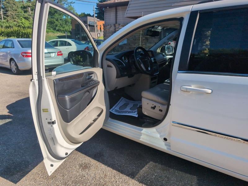 Chrysler Town and Country 2013 price $6,990