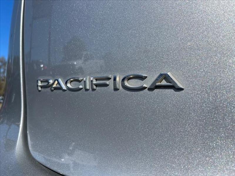 Chrysler Pacifica 2017 price $18,888