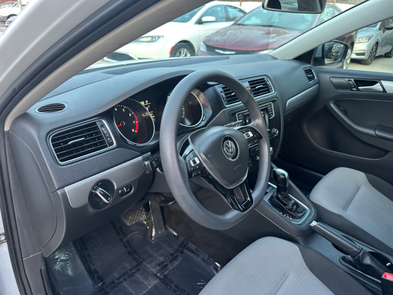Volkswagen Jetta 2017 price $10,499