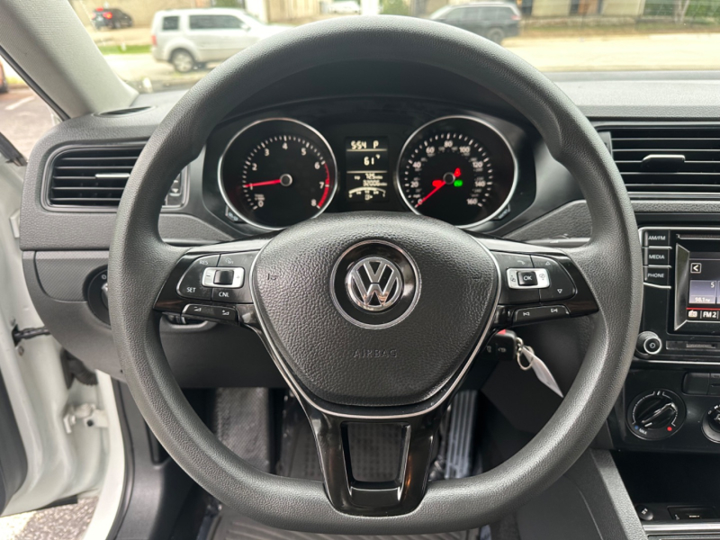 Volkswagen Jetta 2016 price $10,999