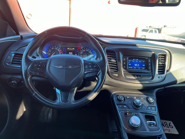 Chrysler 200 2016 price $13,555
