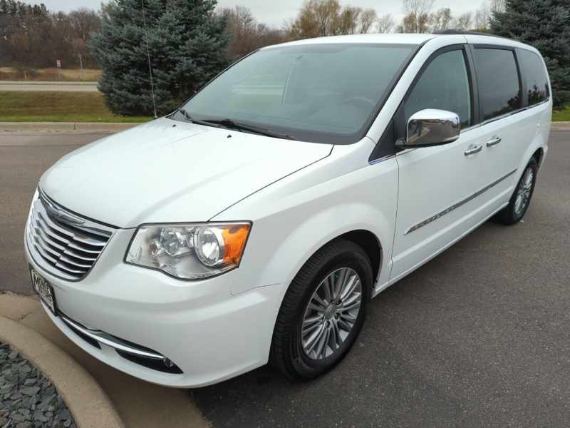 Chrysler Town and Country 2014 price $10,995