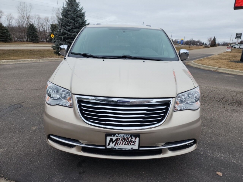 Chrysler Town and Country 2014 price $14,995