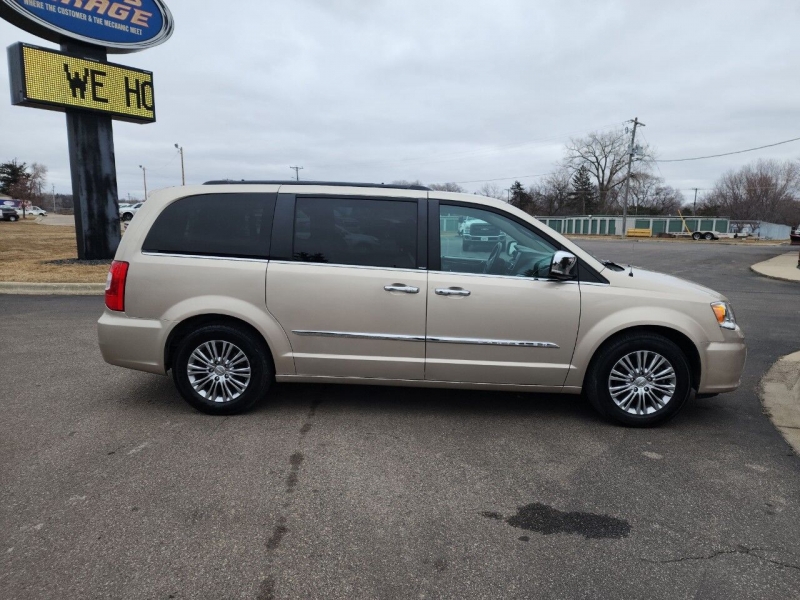 Chrysler Town and Country 2014 price $14,995