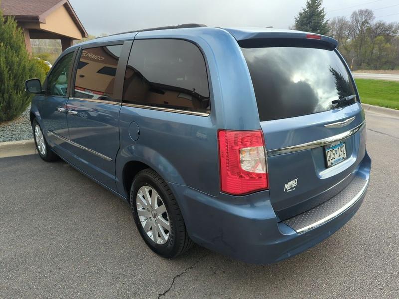 Chrysler Town and Country 2011 price $6,995