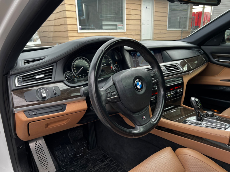 BMW 7-Series 2012 price $21,999
